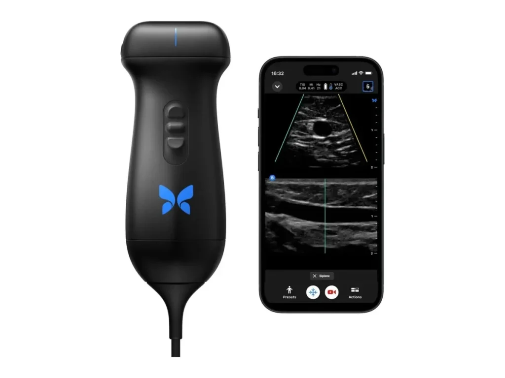 스마트폰에 설치된 ‘Butterfly IQ’ 앱과 연동되는 Butterfly IQ3 휴대용 초음파 프로브